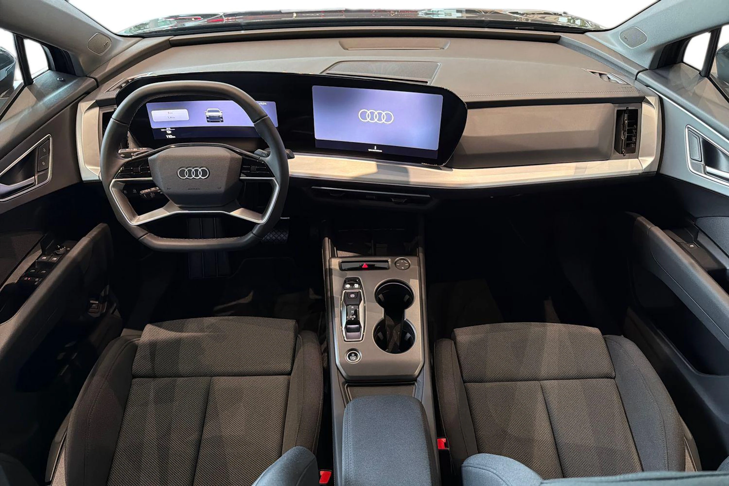 harmaa Audi Q4 e-tron 2026 kuva 7.