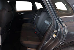 harmaa Audi Q4 e-tron 2026 kuva 8.