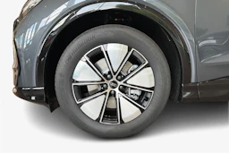 harmaa Audi Q4 e-tron 2026 kuva 9.