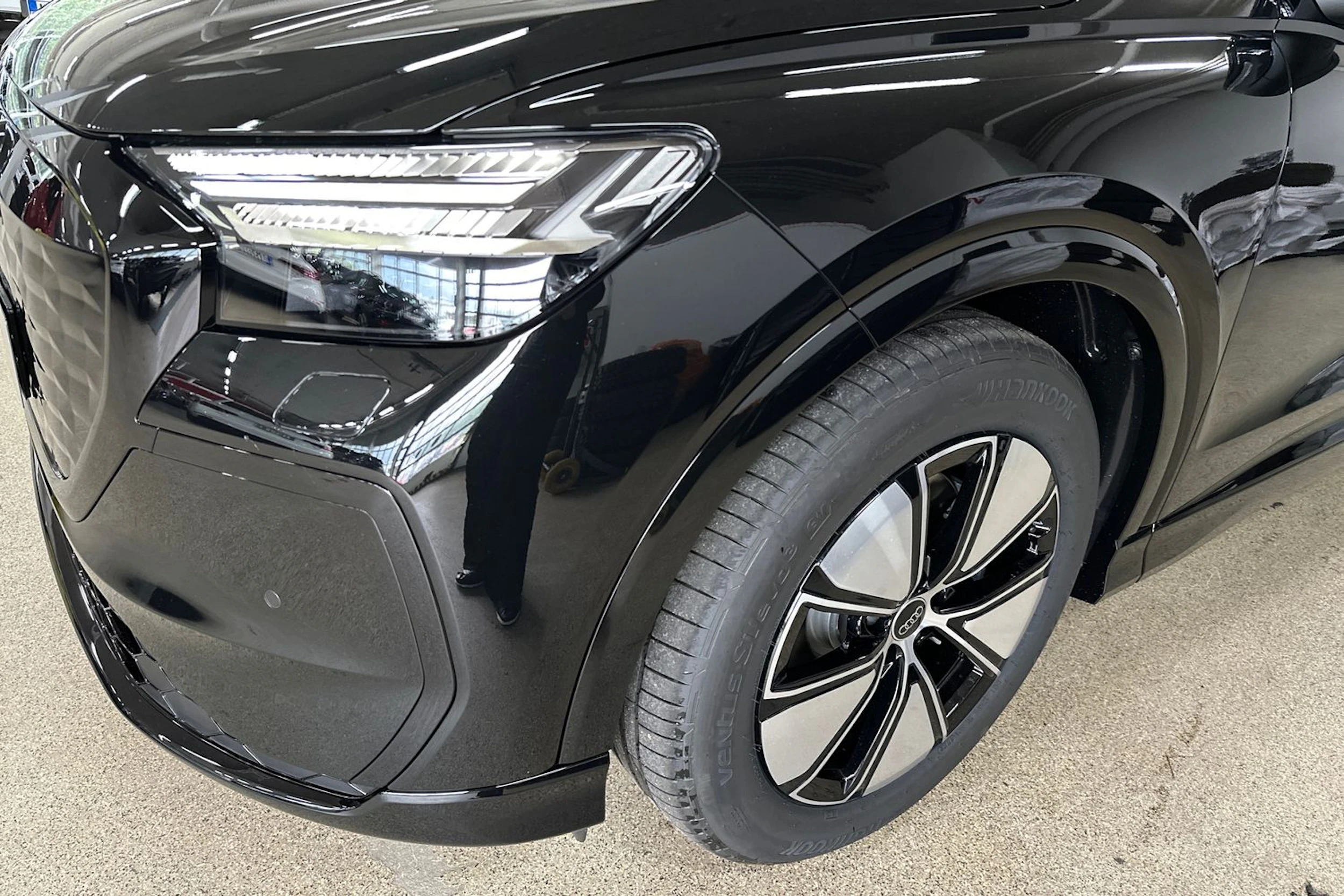 musta Audi Q4 e-tron 2026 kuva 10.