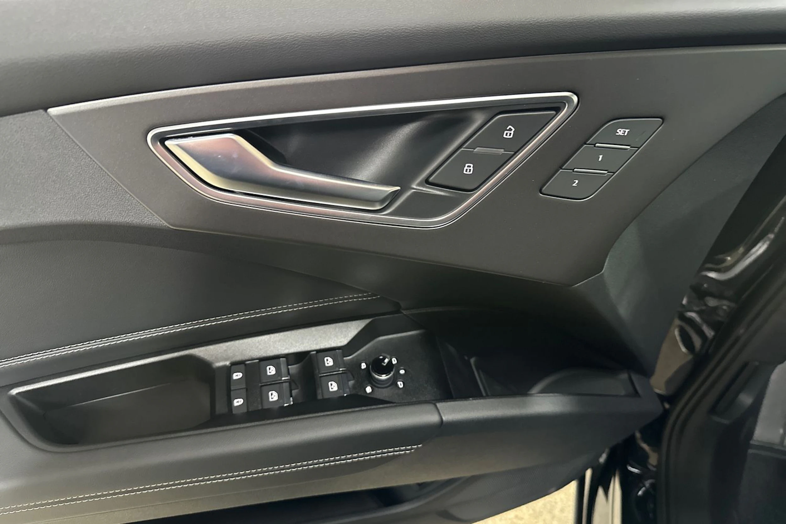 musta Audi Q4 e-tron 2026 kuva 13.