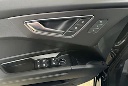 musta Audi Q4 e-tron 2026 kuva 13.