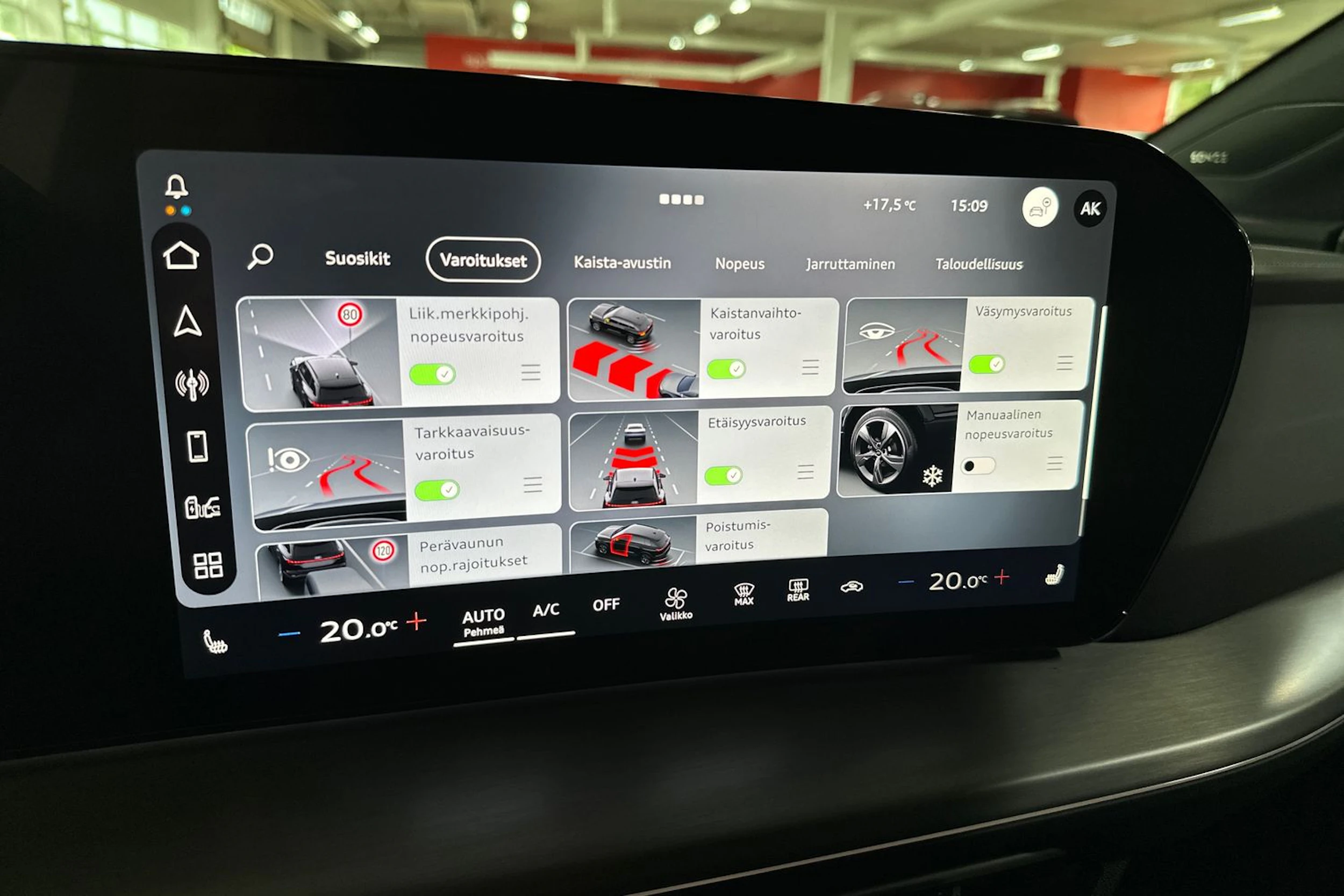 musta Audi Q4 e-tron 2026 kuva 22.