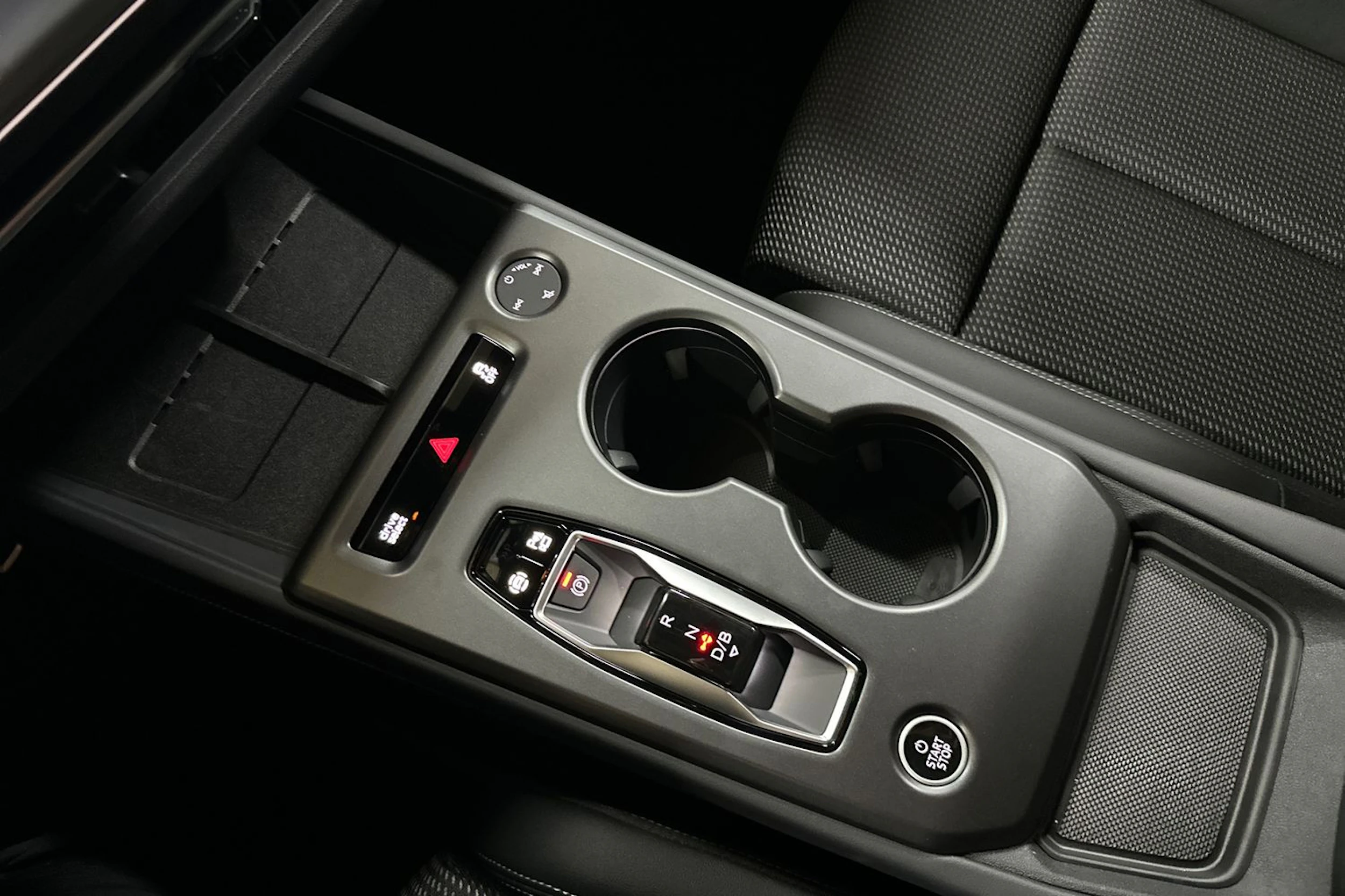 musta Audi Q4 e-tron 2026 kuva 27.