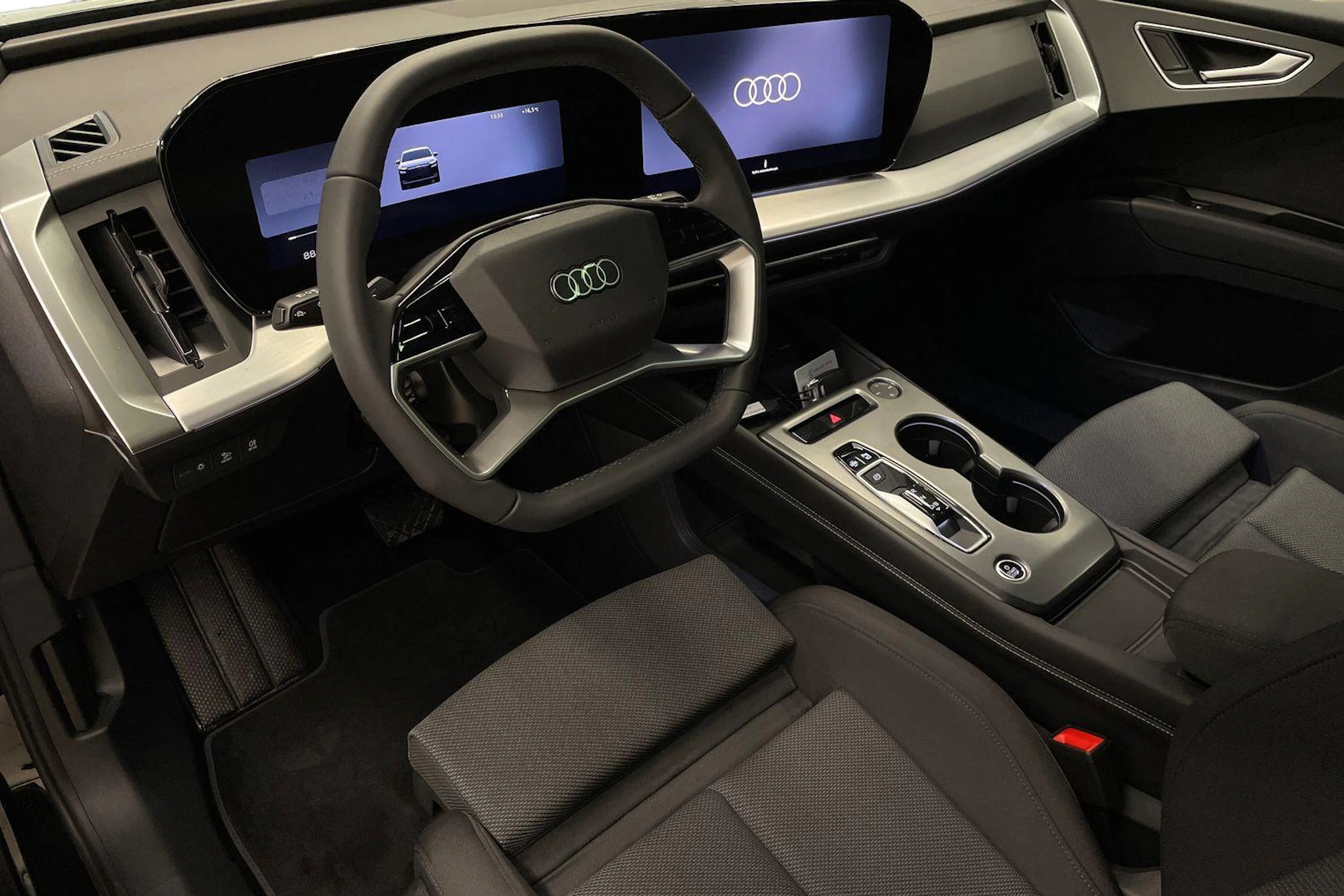 met. musta Audi Q4 e-tron 2026 kuva 6.