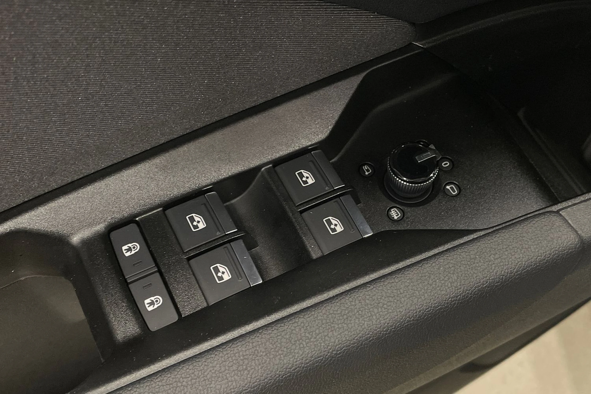 met. musta Audi Q4 e-tron 2026 kuva 11.