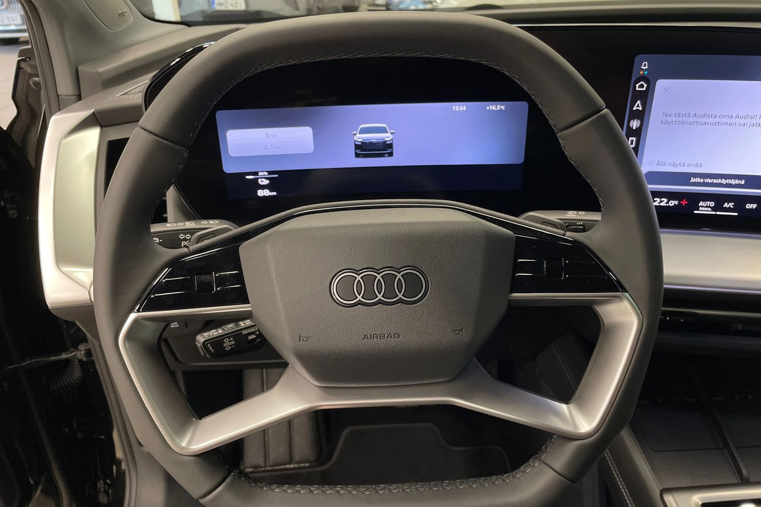 met. musta Audi Q4 e-tron 2026 kuva 12.