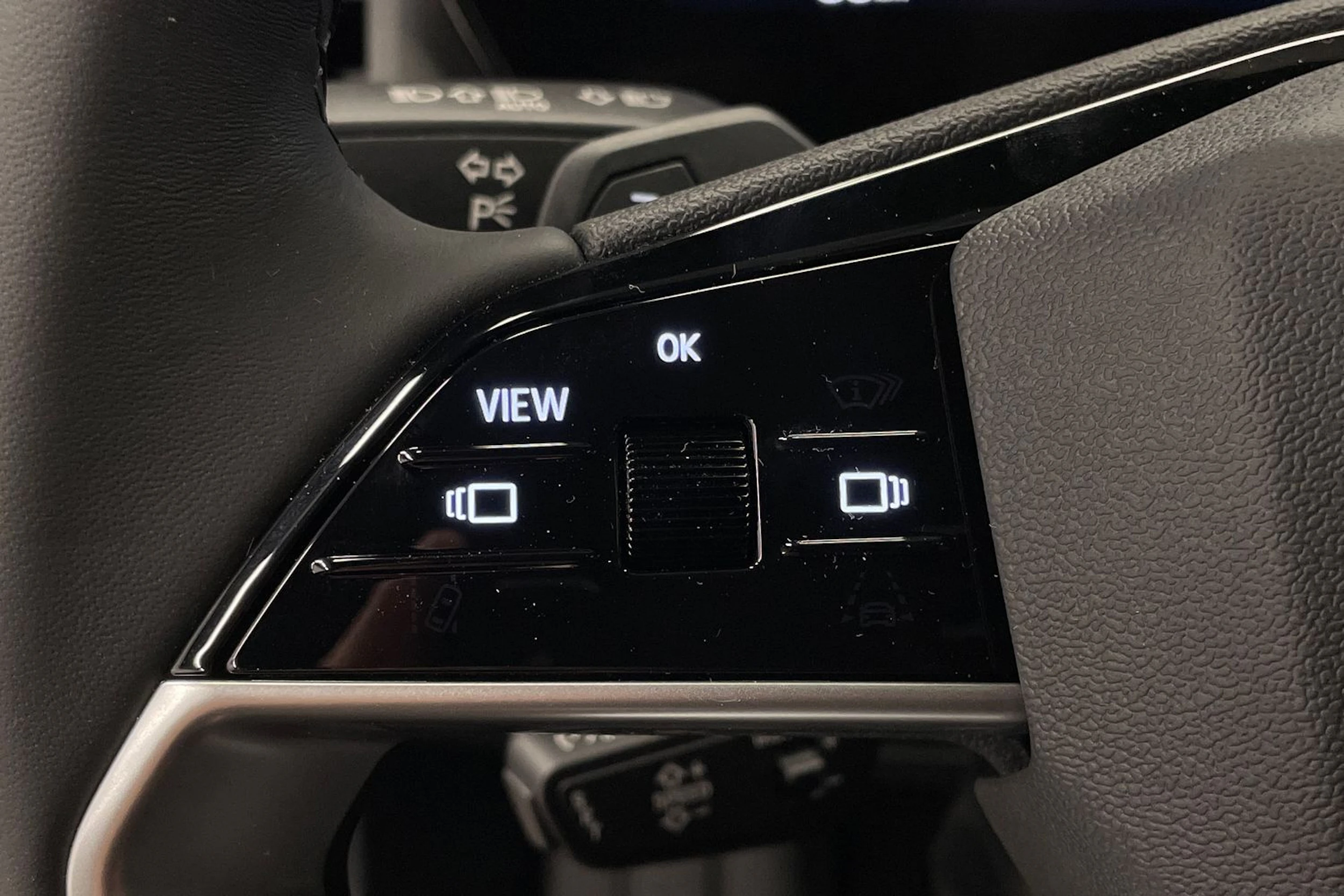 met. musta Audi Q4 e-tron 2026 kuva 13.