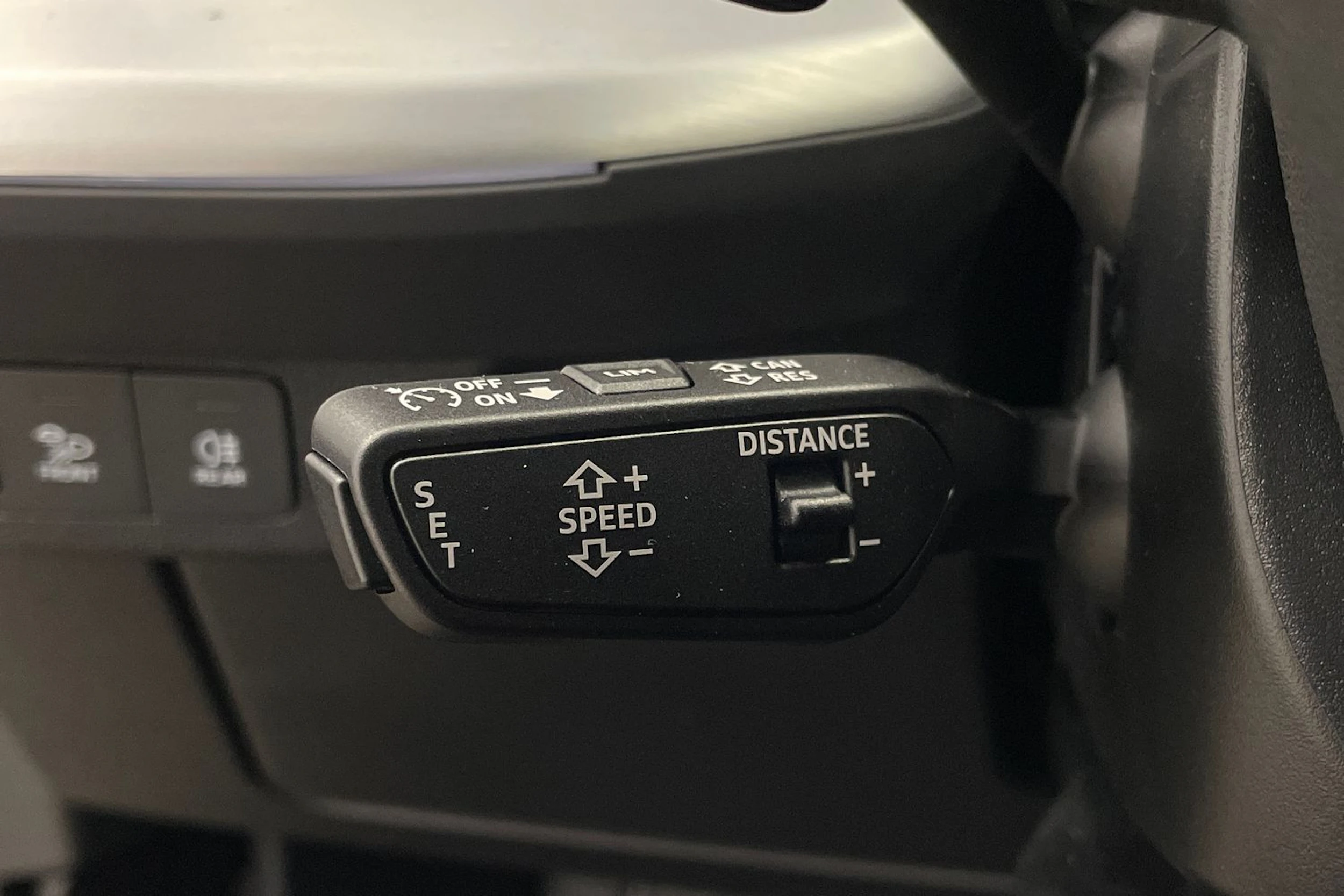 met. musta Audi Q4 e-tron 2026 kuva 15.