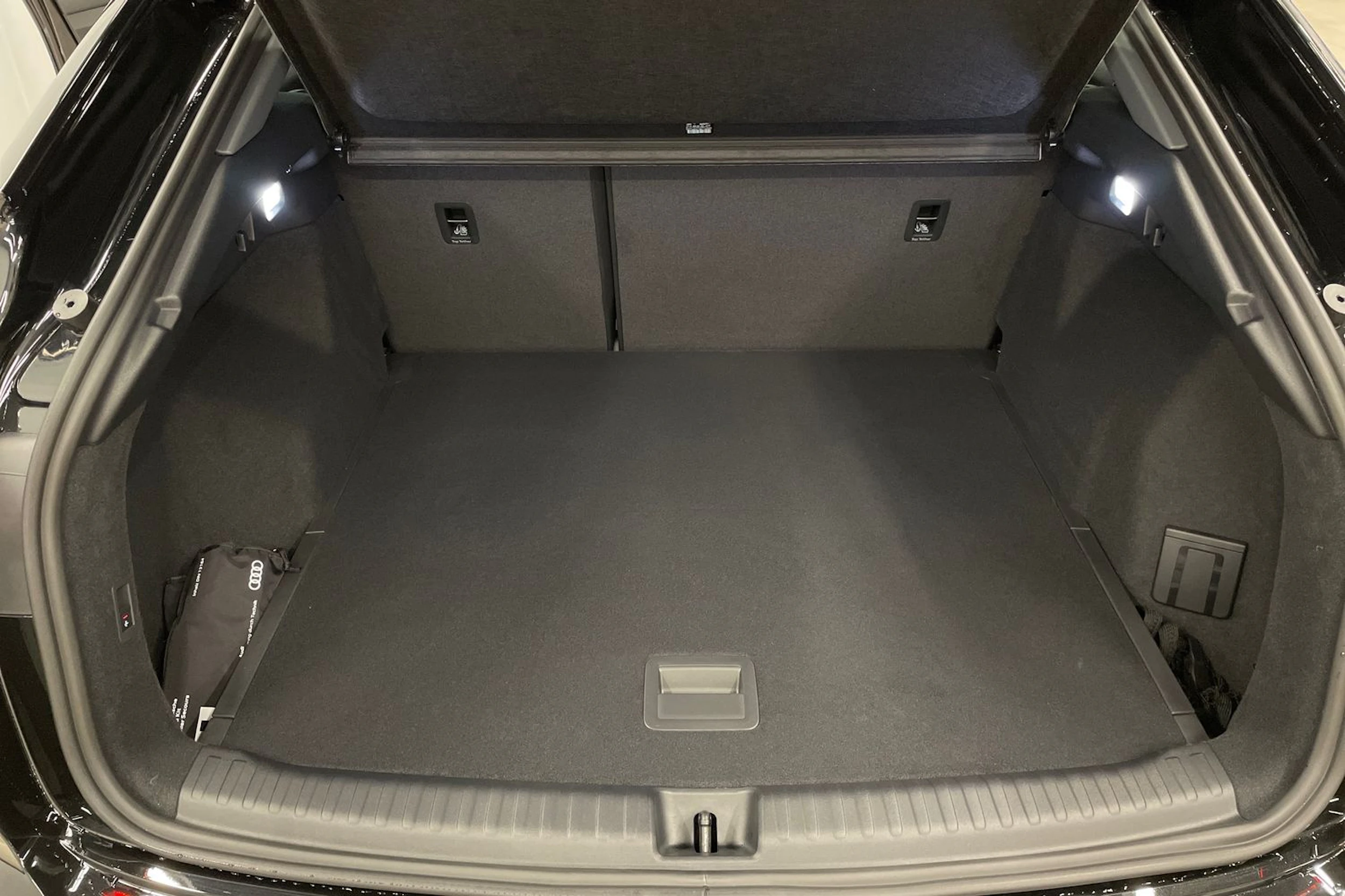 met. musta Audi Q4 e-tron 2026 kuva 23.