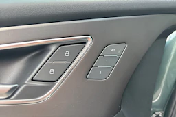 vihreä Audi Q4 e-tron 2026 kuva 15.