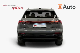 harmaa Audi Q4 e-tron 2026 kuva 3.