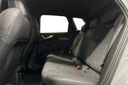 harmaa Audi Q4 e-tron 2026 kuva 8.