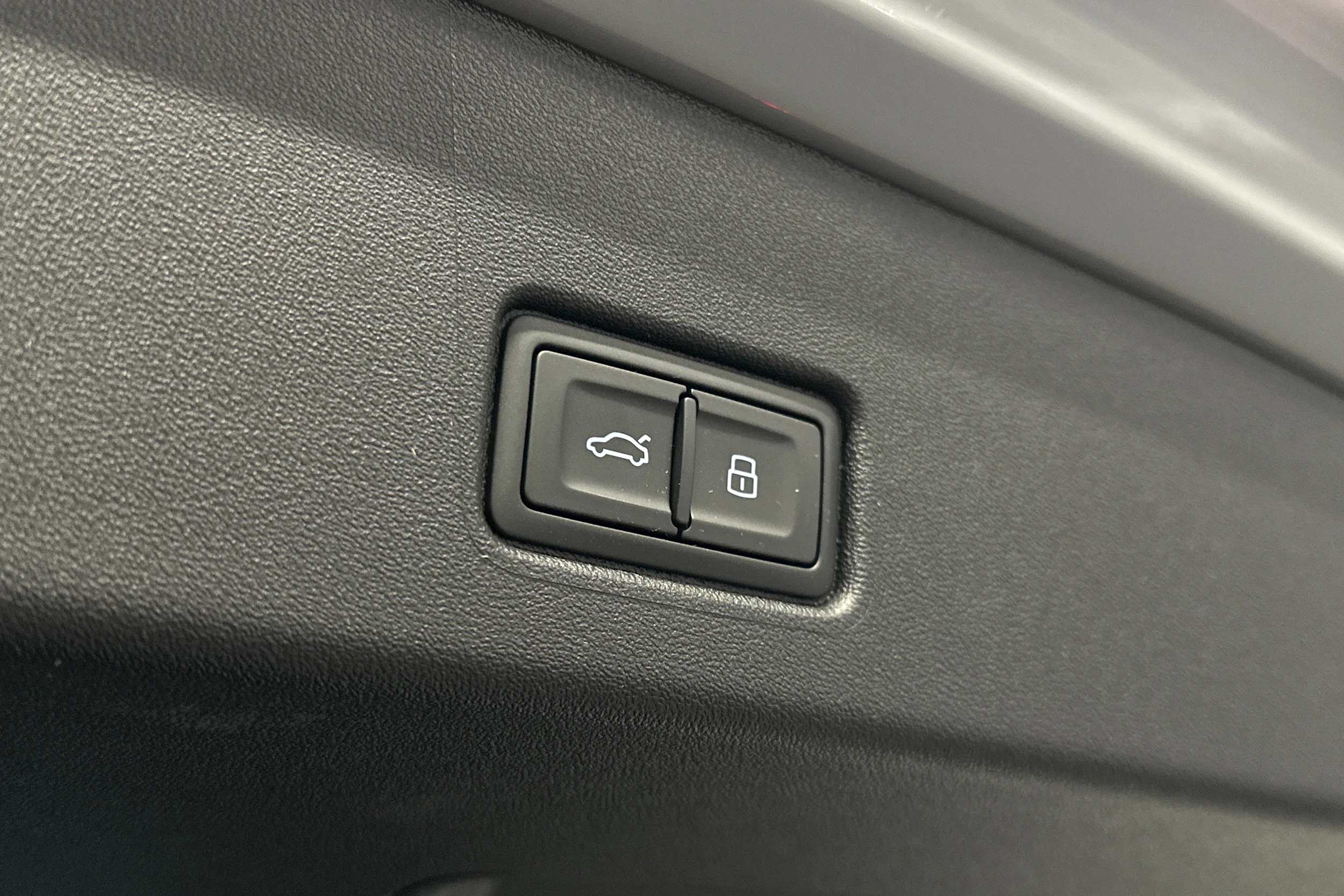 harmaa Audi Q4 e-tron 2026 kuva 12.