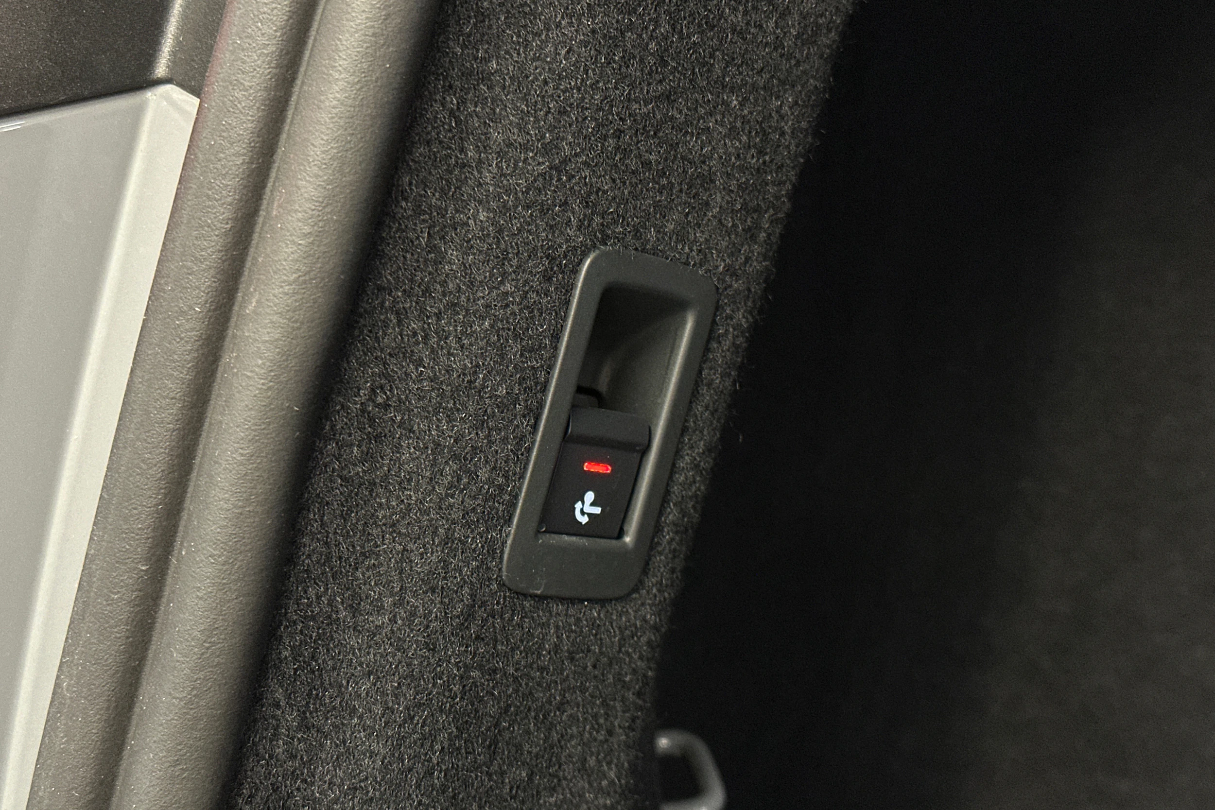 harmaa Audi Q4 e-tron 2026 kuva 13.