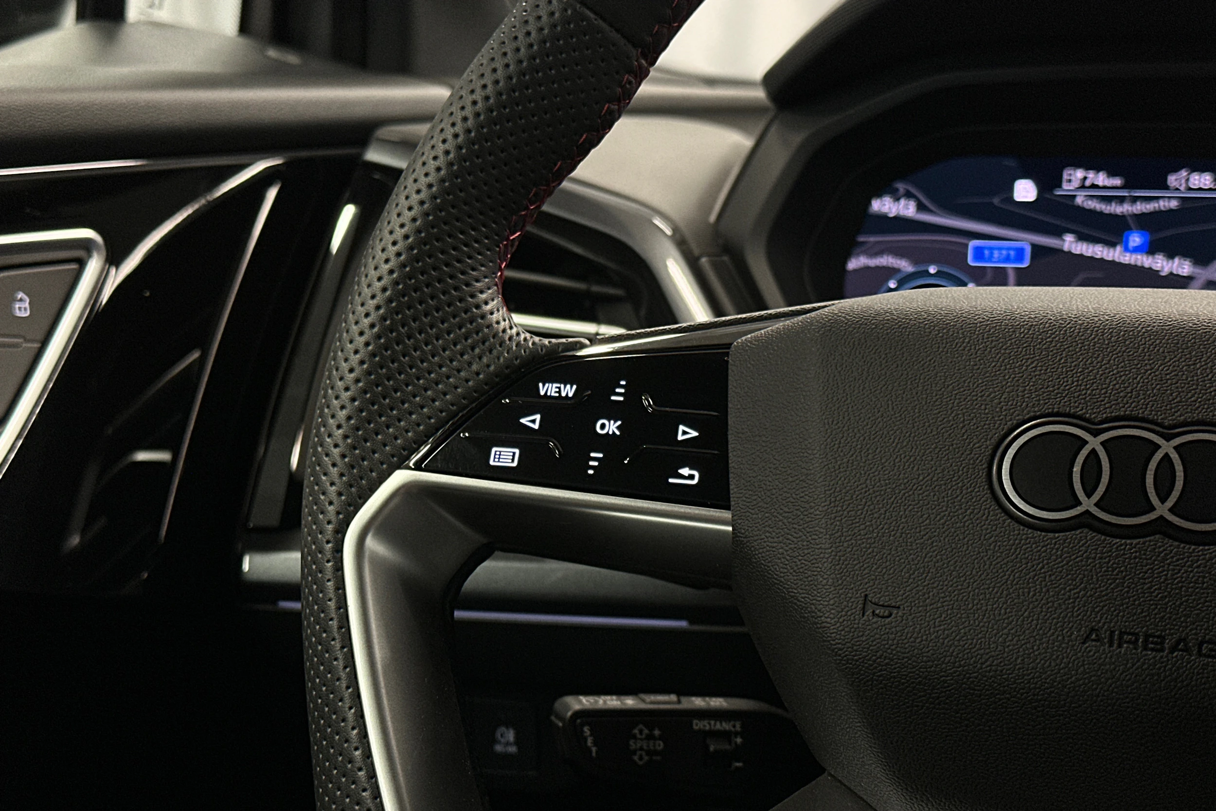 harmaa Audi Q4 e-tron 2026 kuva 17.