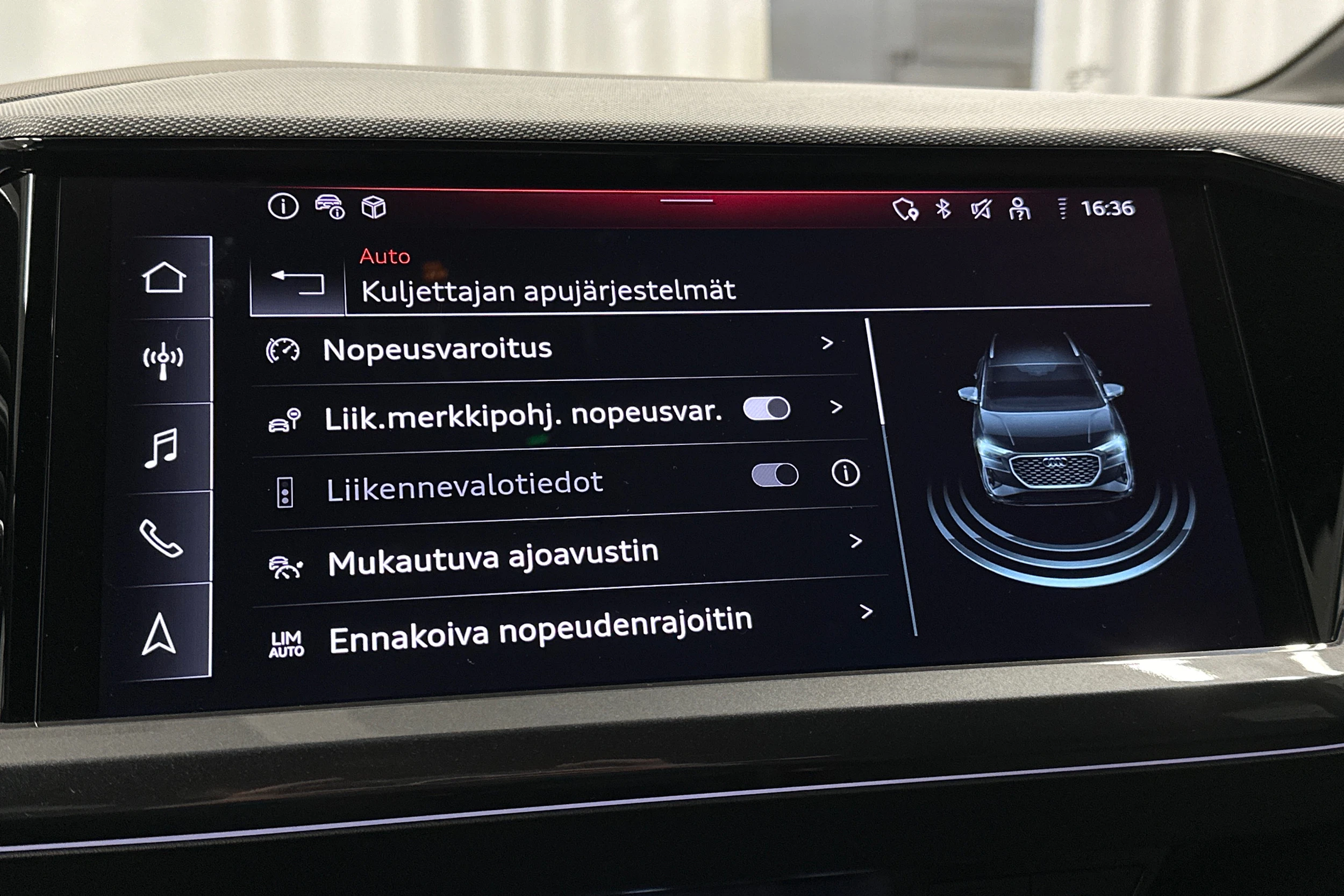 harmaa Audi Q4 e-tron 2026 kuva 24.