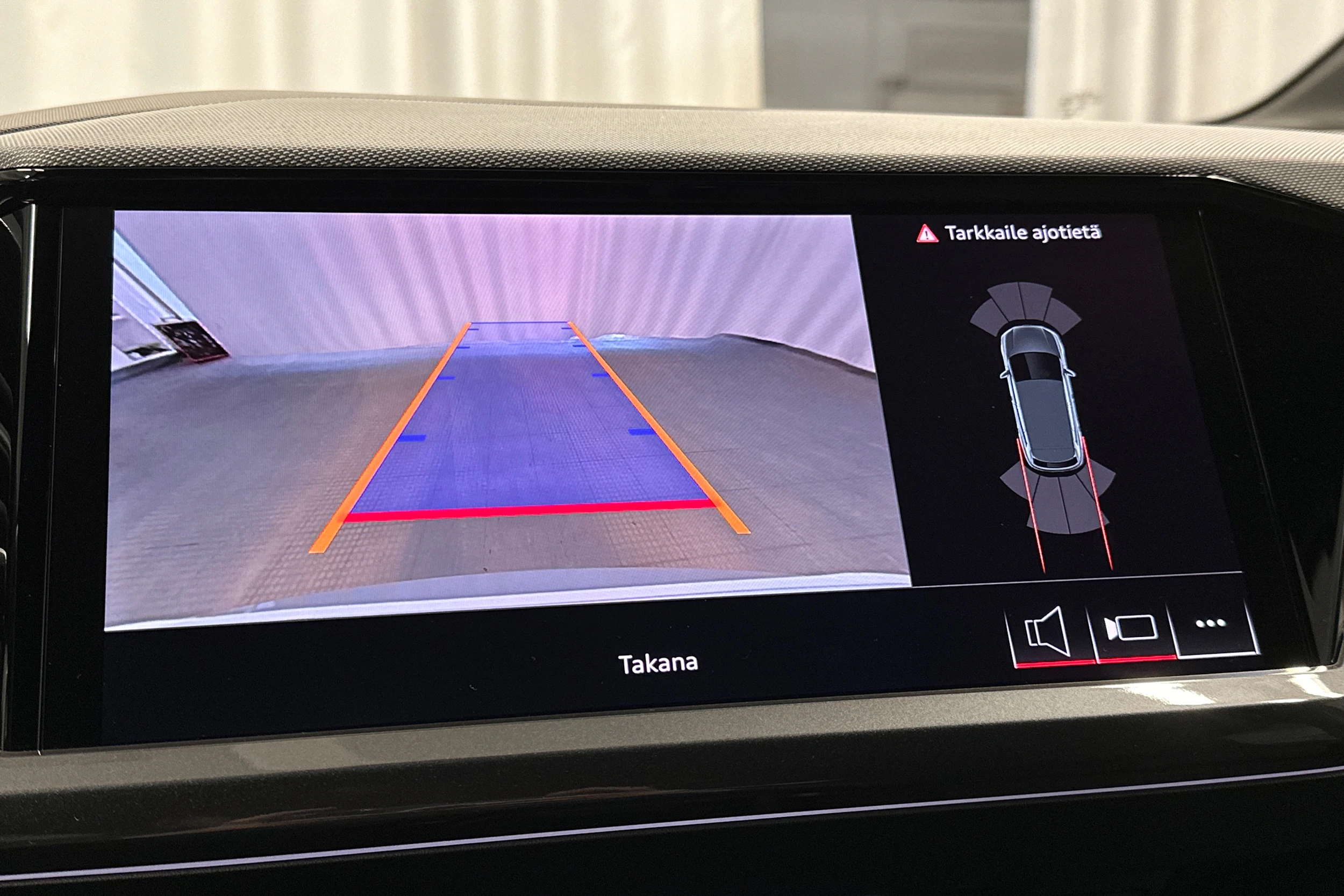 harmaa Audi Q4 e-tron 2026 kuva 27.