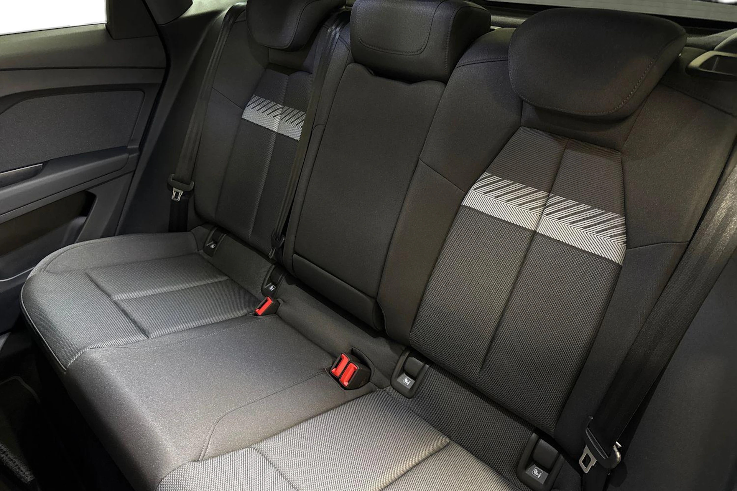 met. sininen Audi Q4 e-tron 2026 kuva 8.