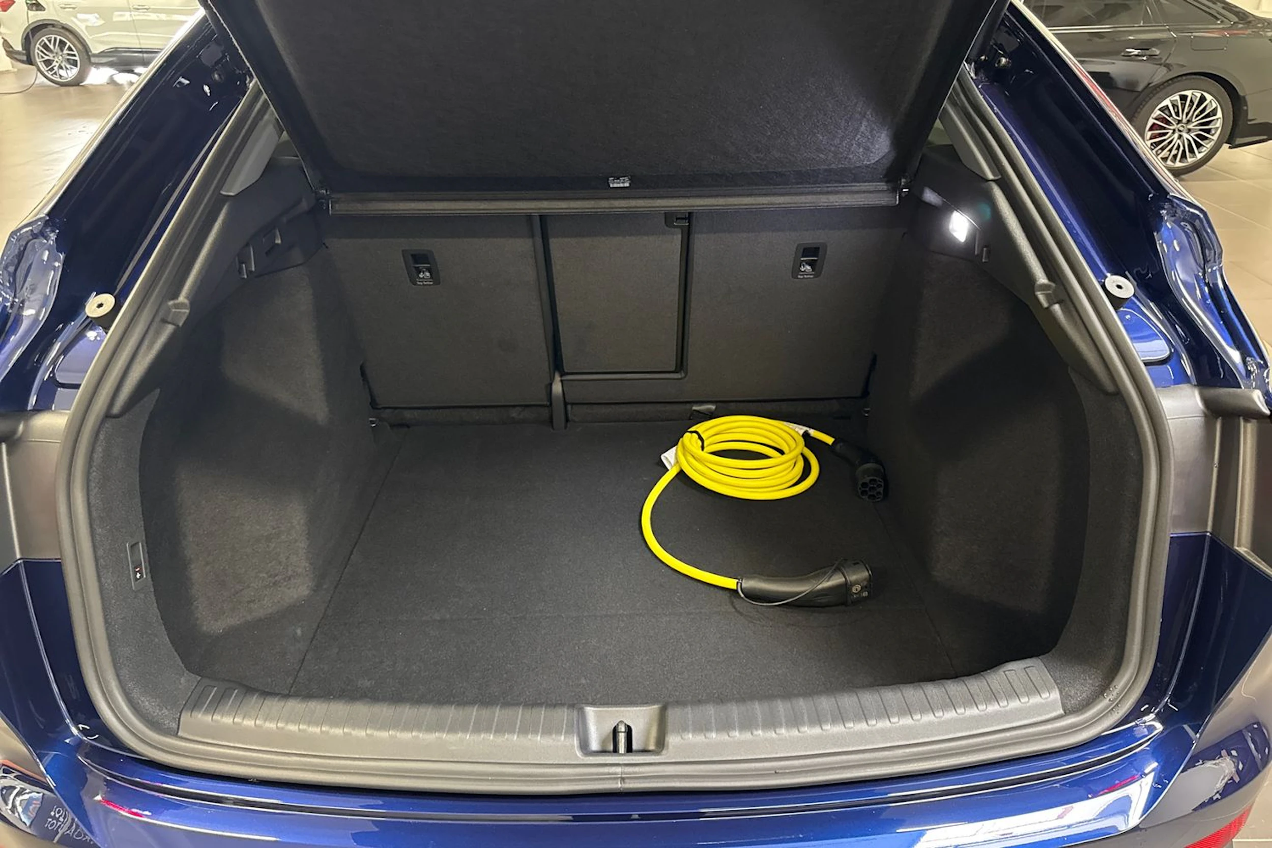 met. sininen Audi Q4 e-tron 2026 kuva 11.