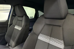 met. sininen Audi Q4 e-tron 2026 kuva 13.