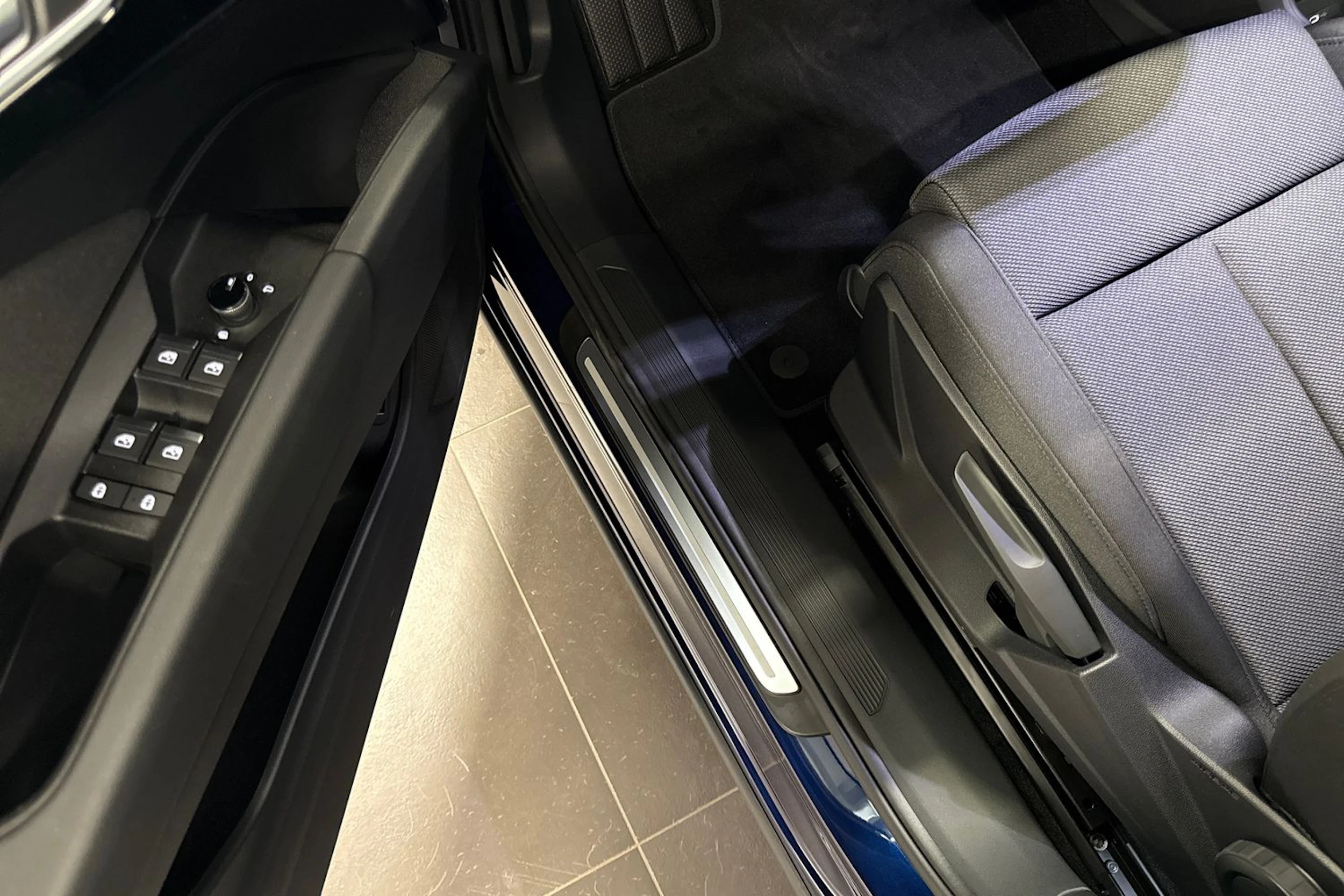 met. sininen Audi Q4 e-tron 2026 kuva 15.