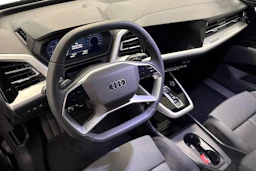 met. musta Audi Q4 e-tron 2026 kuva 6.