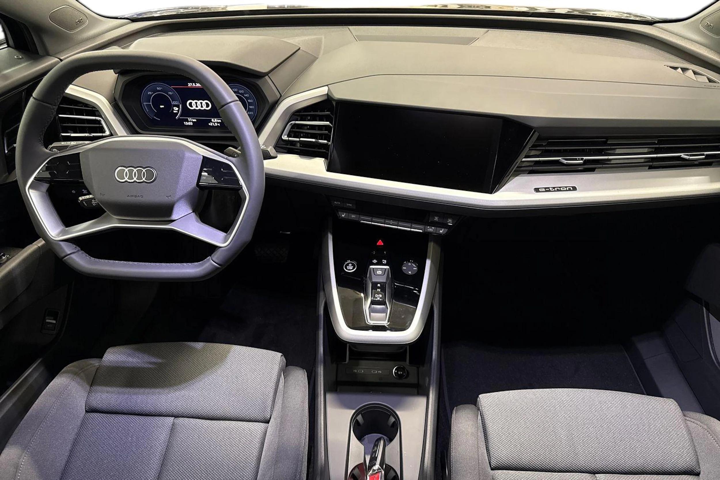 met. musta Audi Q4 e-tron 2026 kuva 7.