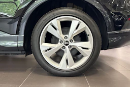 met. musta Audi Q4 e-tron 2026 kuva 10.