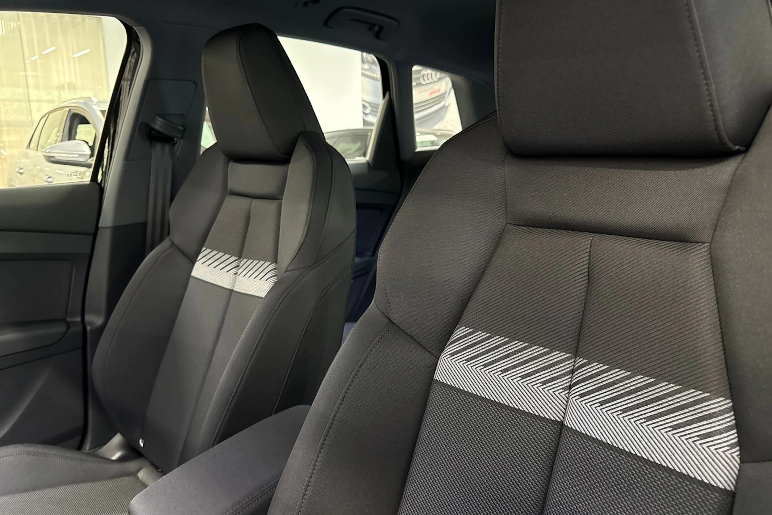 met. musta Audi Q4 e-tron 2026 kuva 13.