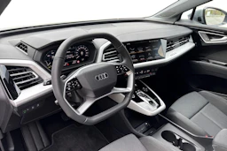 harmaa Audi Q4 e-tron 2026 kuva 6.