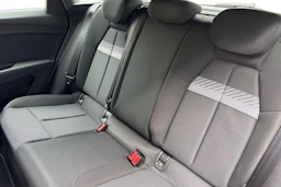 harmaa Audi Q4 e-tron 2026 kuva 8.