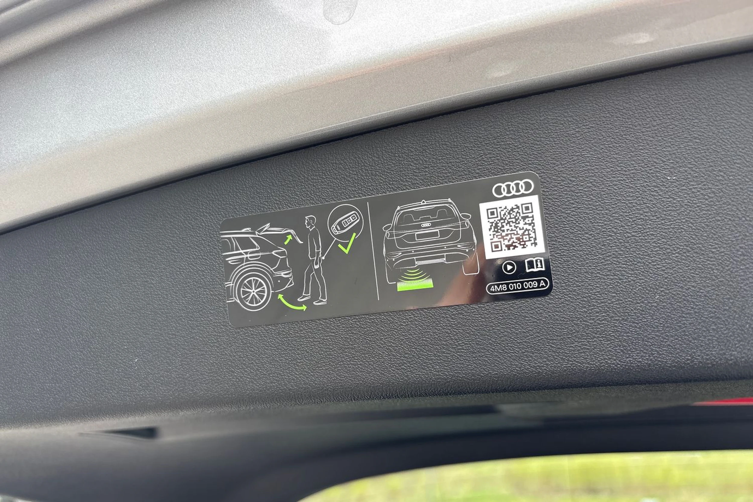 harmaa Audi Q4 e-tron 2026 kuva 12.