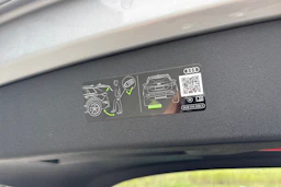 harmaa Audi Q4 e-tron 2026 kuva 12.