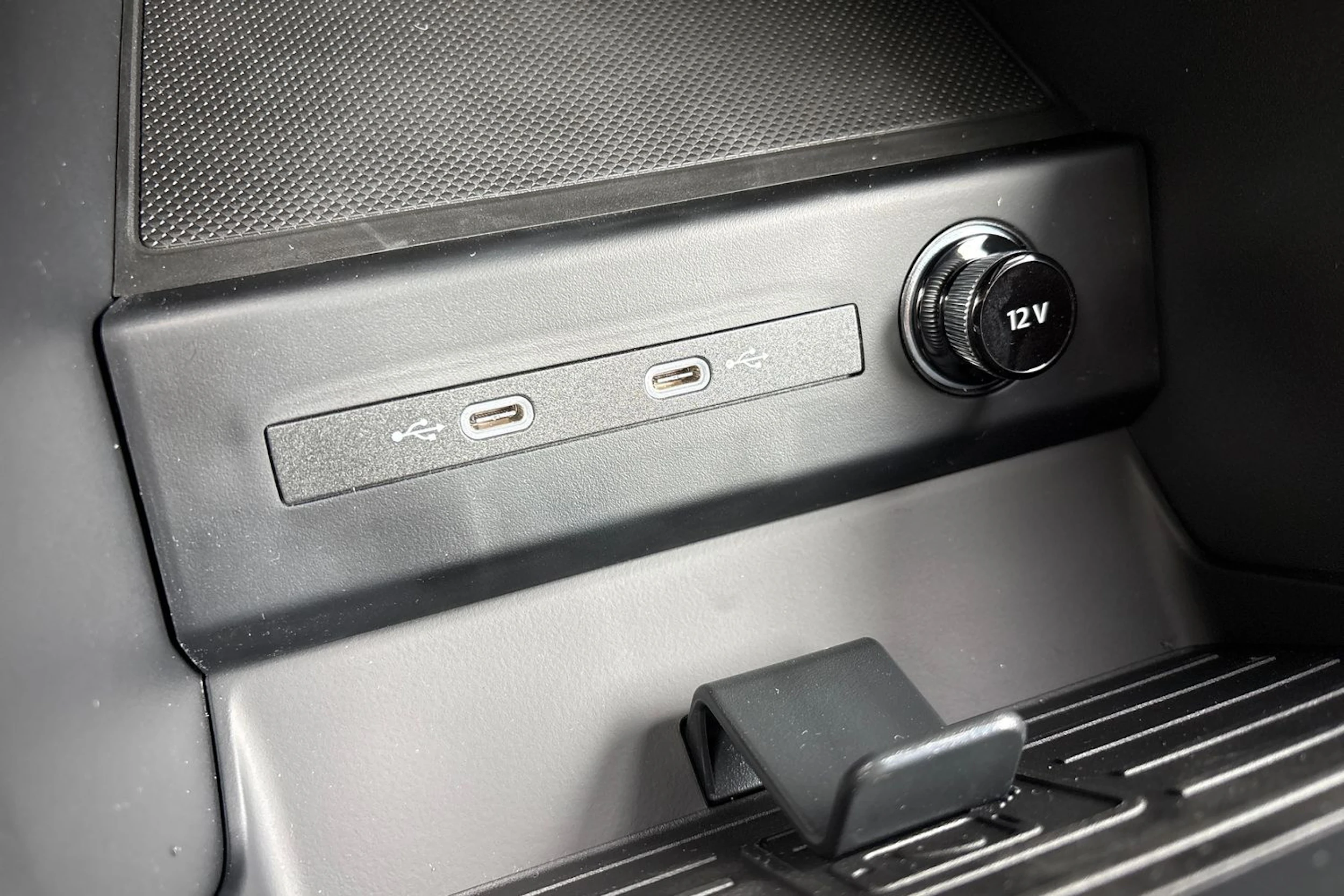 harmaa Audi Q4 e-tron 2026 kuva 18.
