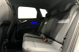 harmaa Audi Q4 e-tron 2026 kuva 8.