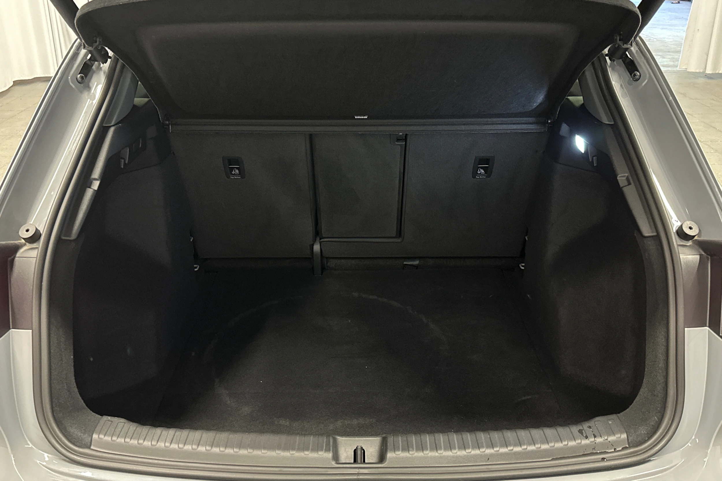 harmaa Audi Q4 e-tron 2026 kuva 11.
