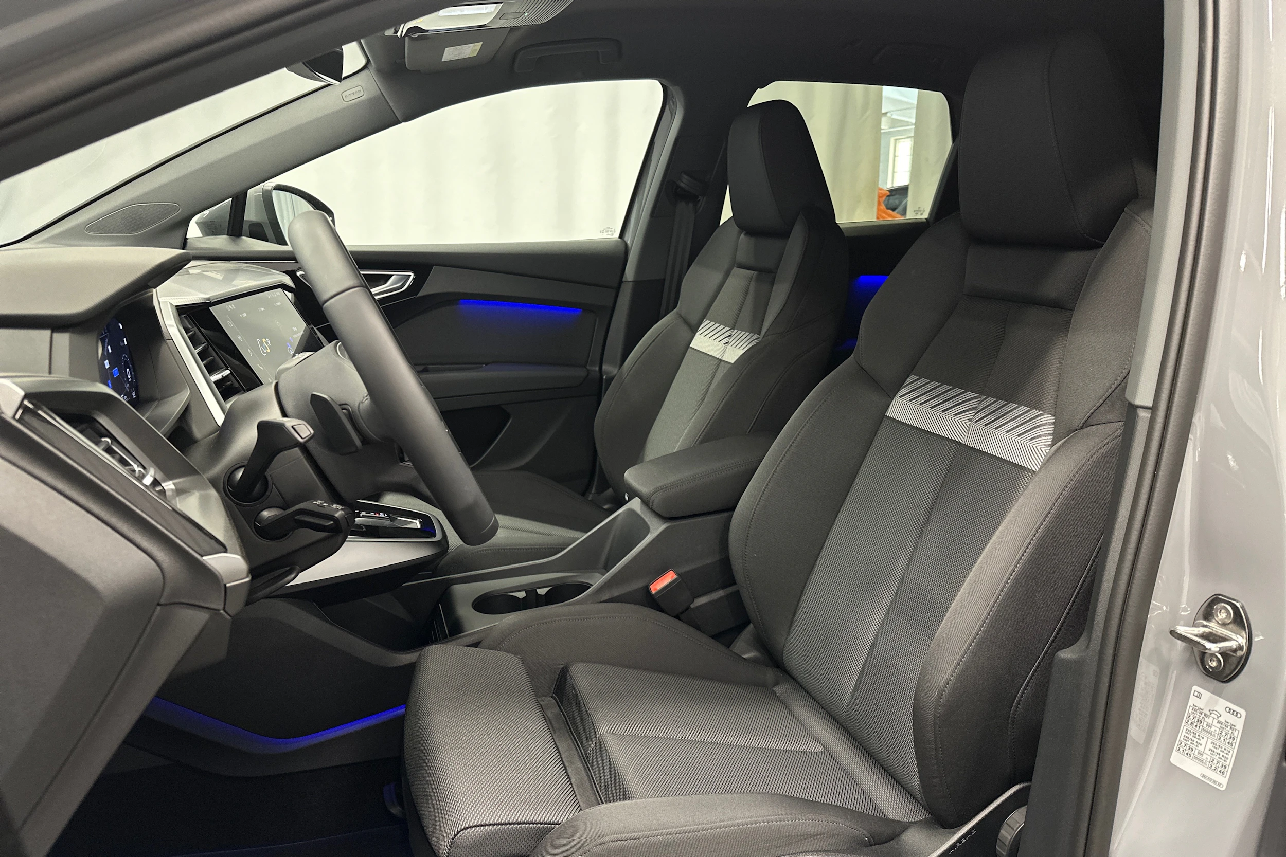 harmaa Audi Q4 e-tron 2026 kuva 14.