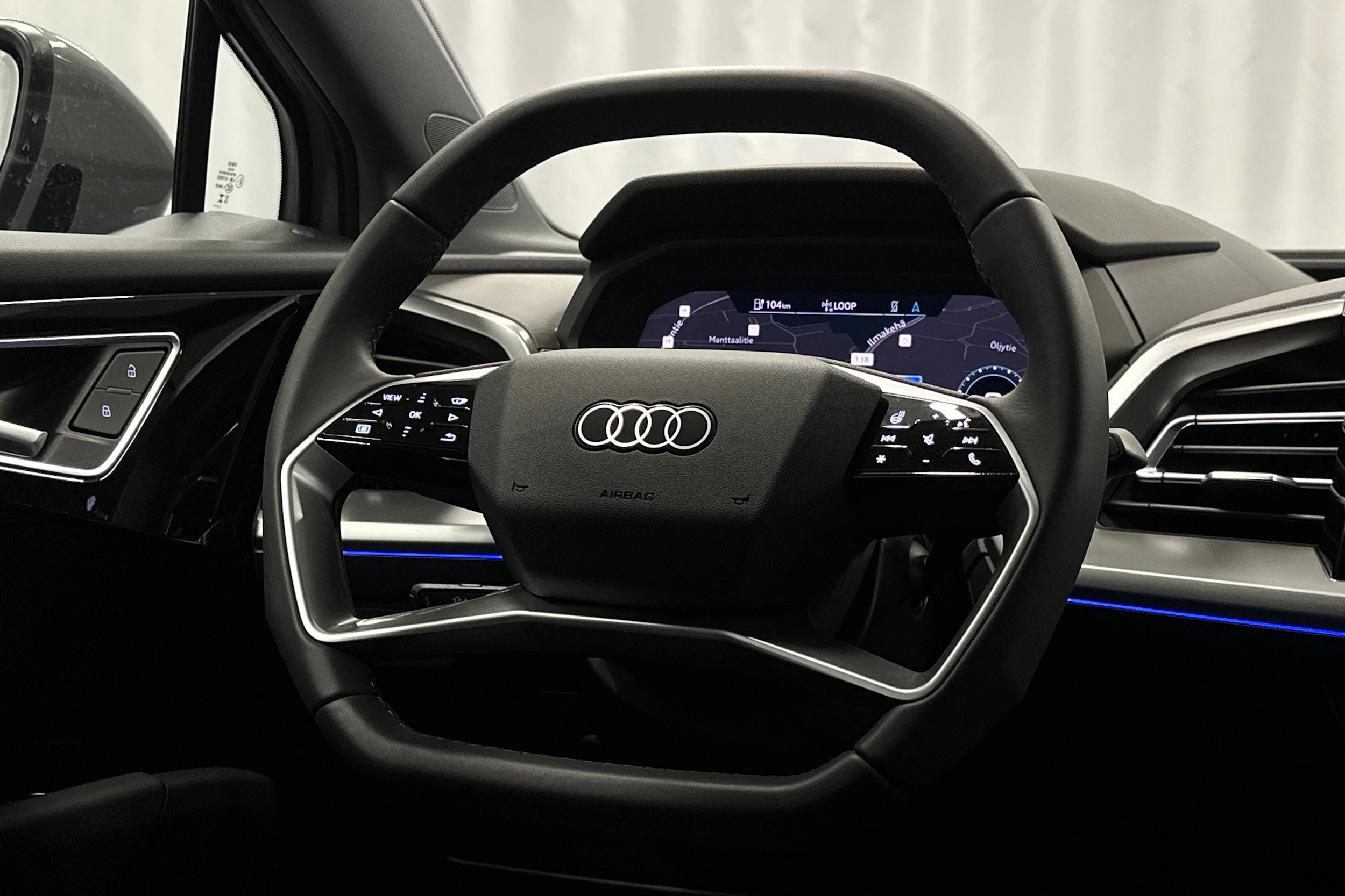 harmaa Audi Q4 e-tron 2026 kuva 15.
