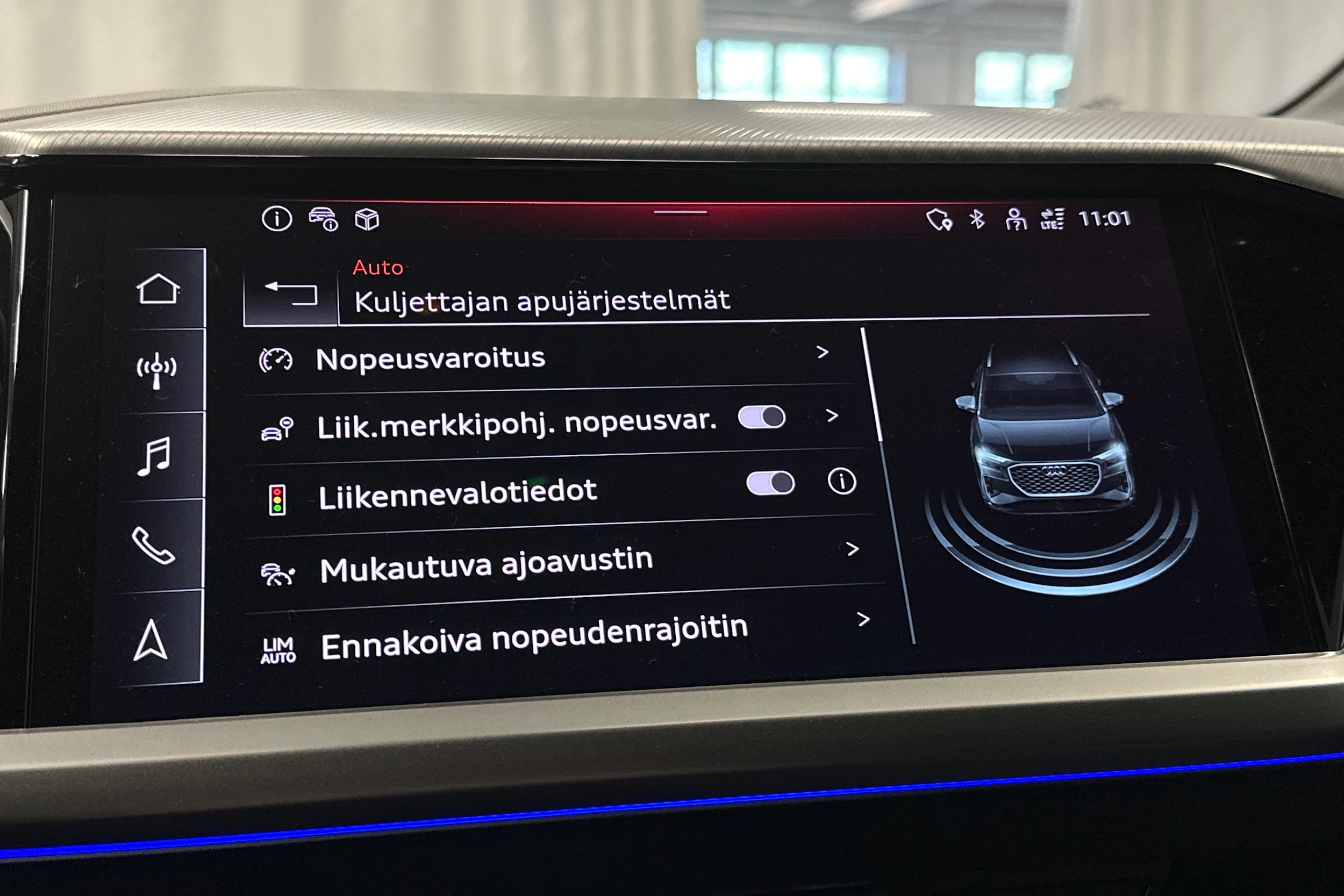 harmaa Audi Q4 e-tron 2026 kuva 25.