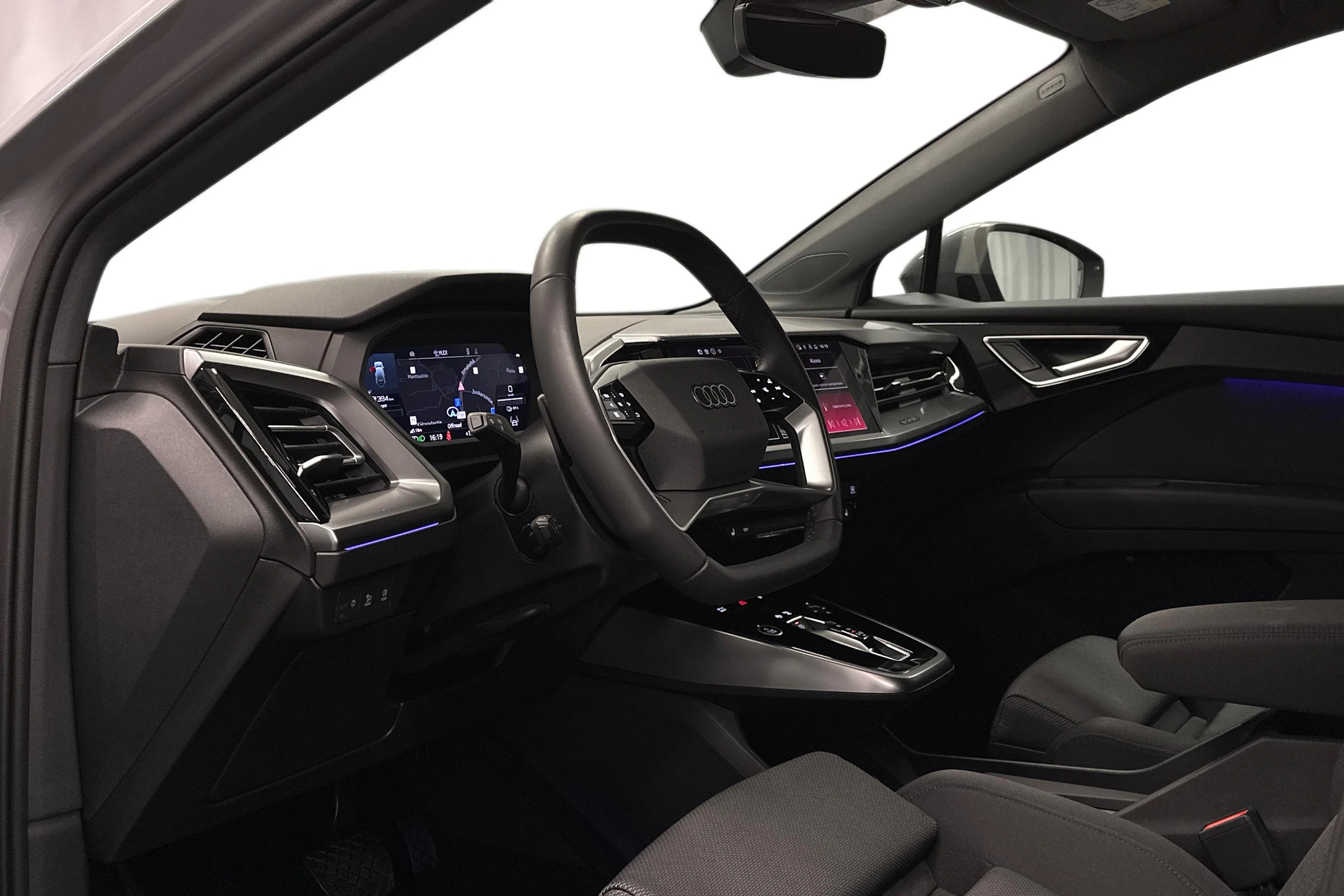 harmaa Audi Q4 e-tron 2026 kuva 6.