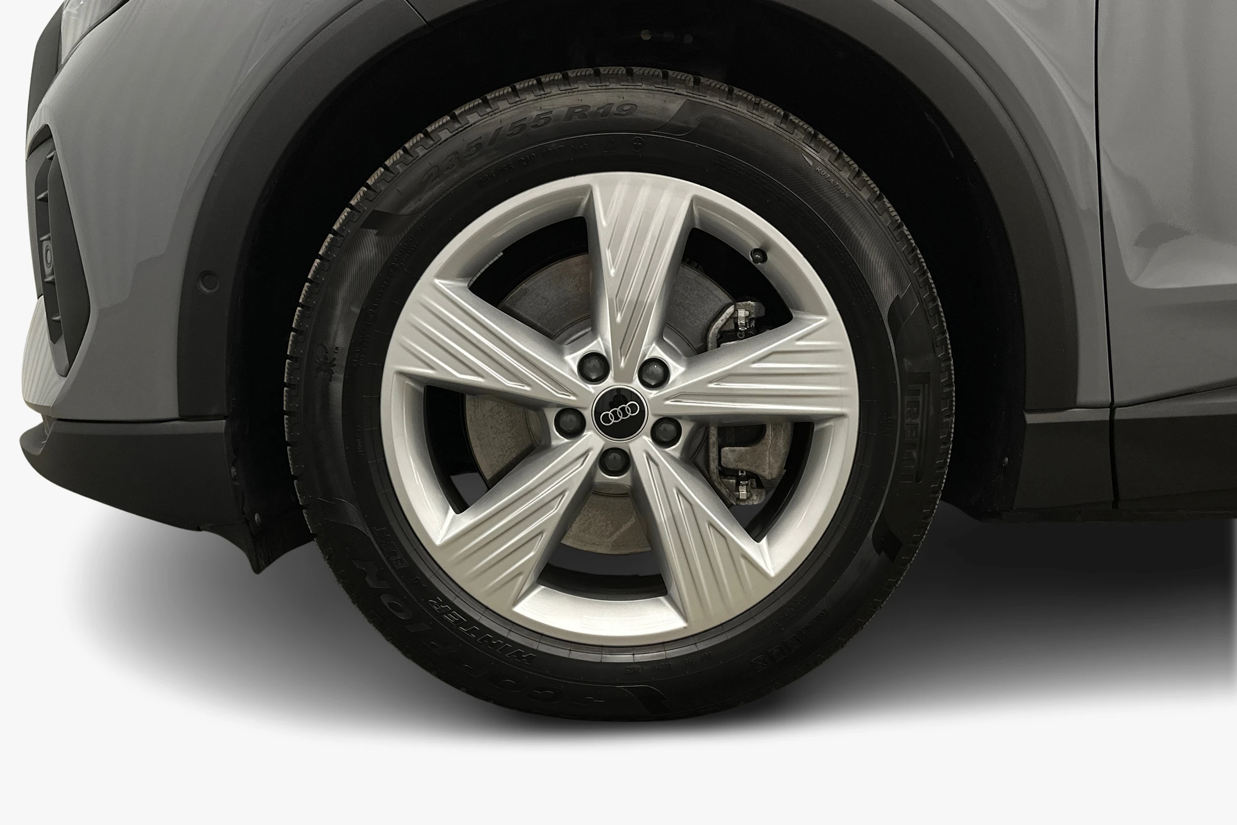 harmaa Audi Q4 e-tron 2026 kuva 9.