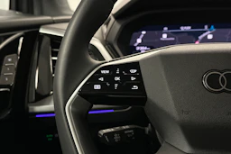 harmaa Audi Q4 e-tron 2026 kuva 11.