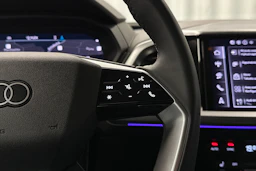 harmaa Audi Q4 e-tron 2026 kuva 12.