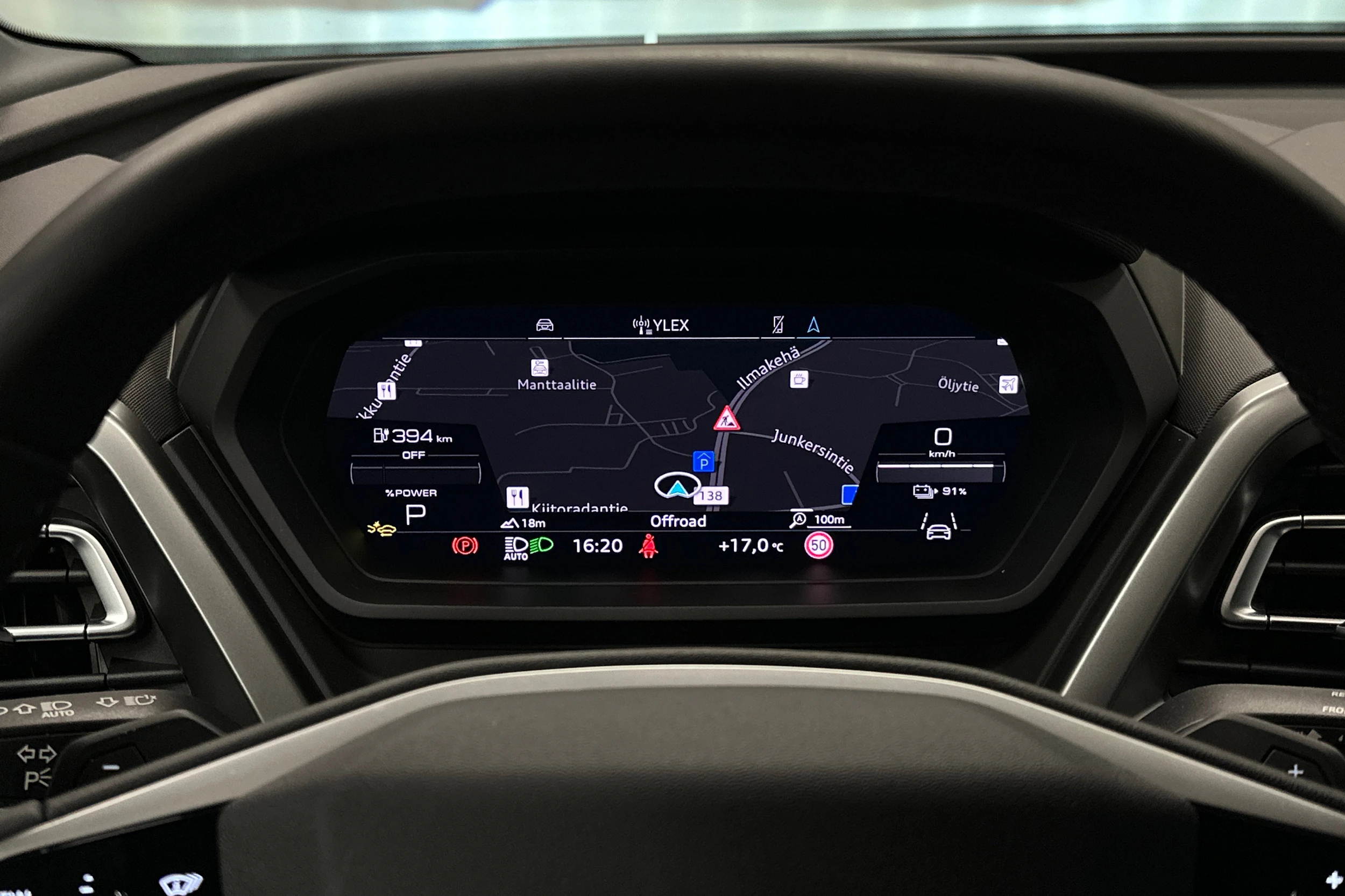 harmaa Audi Q4 e-tron 2026 kuva 13.