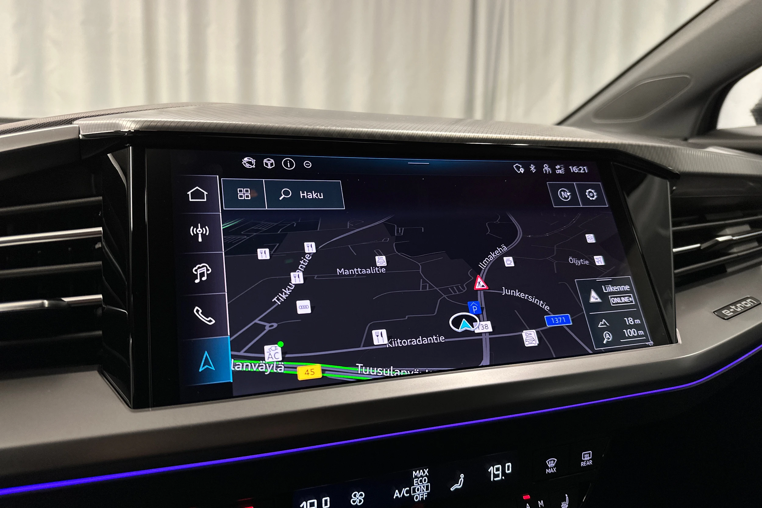 harmaa Audi Q4 e-tron 2026 kuva 16.