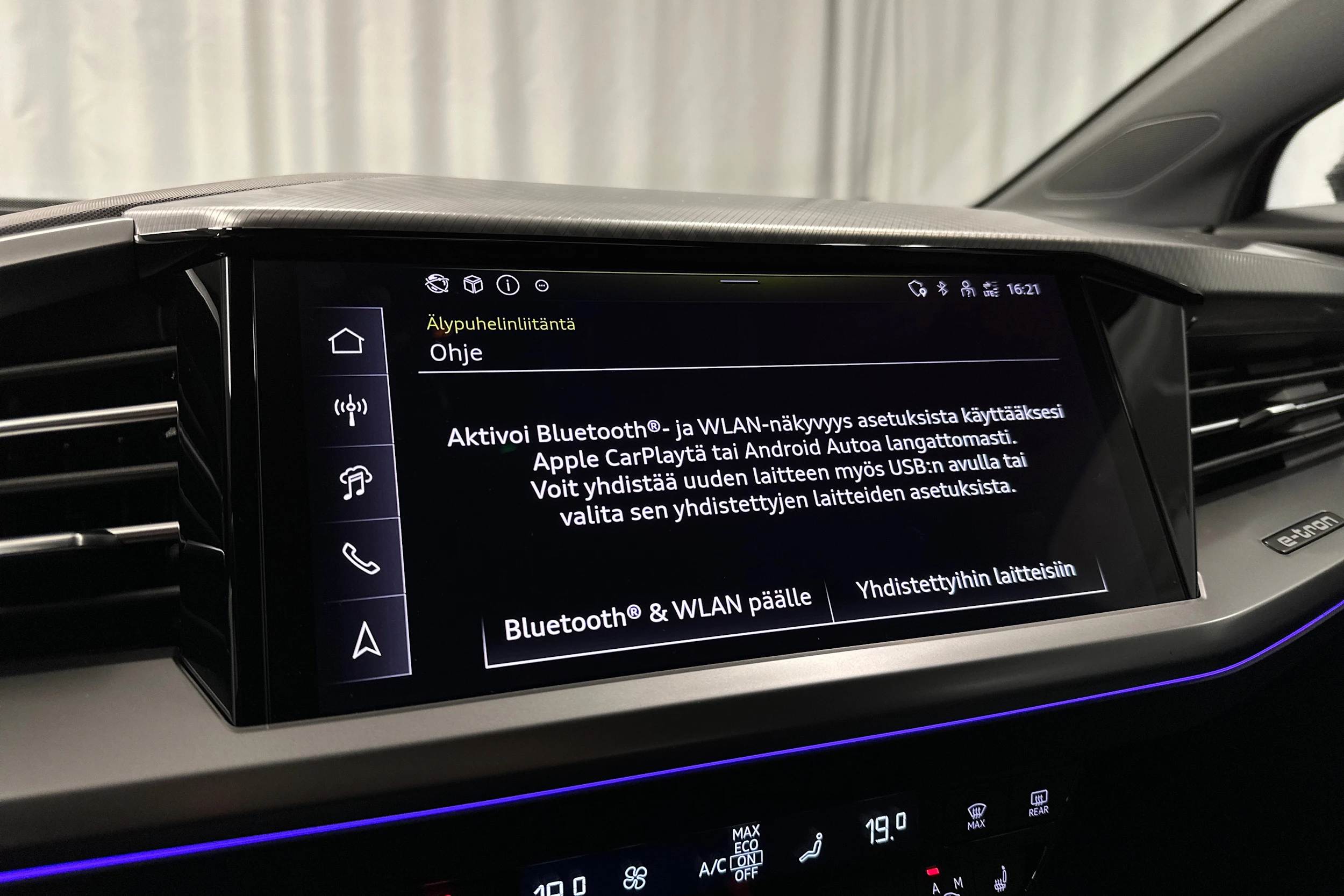harmaa Audi Q4 e-tron 2026 kuva 17.