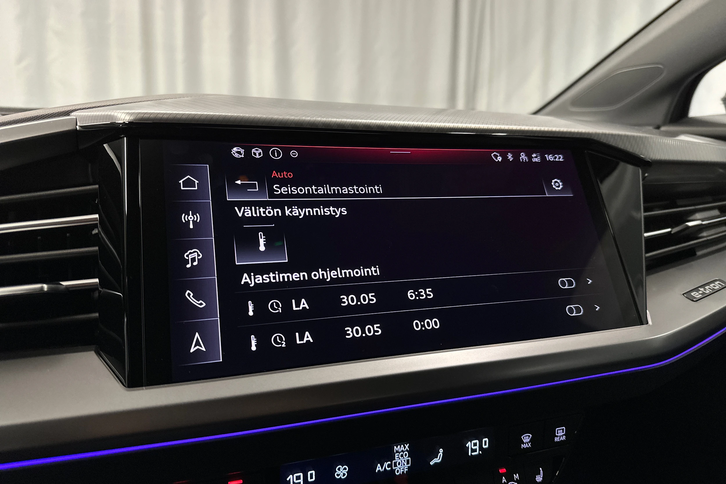 harmaa Audi Q4 e-tron 2026 kuva 18.