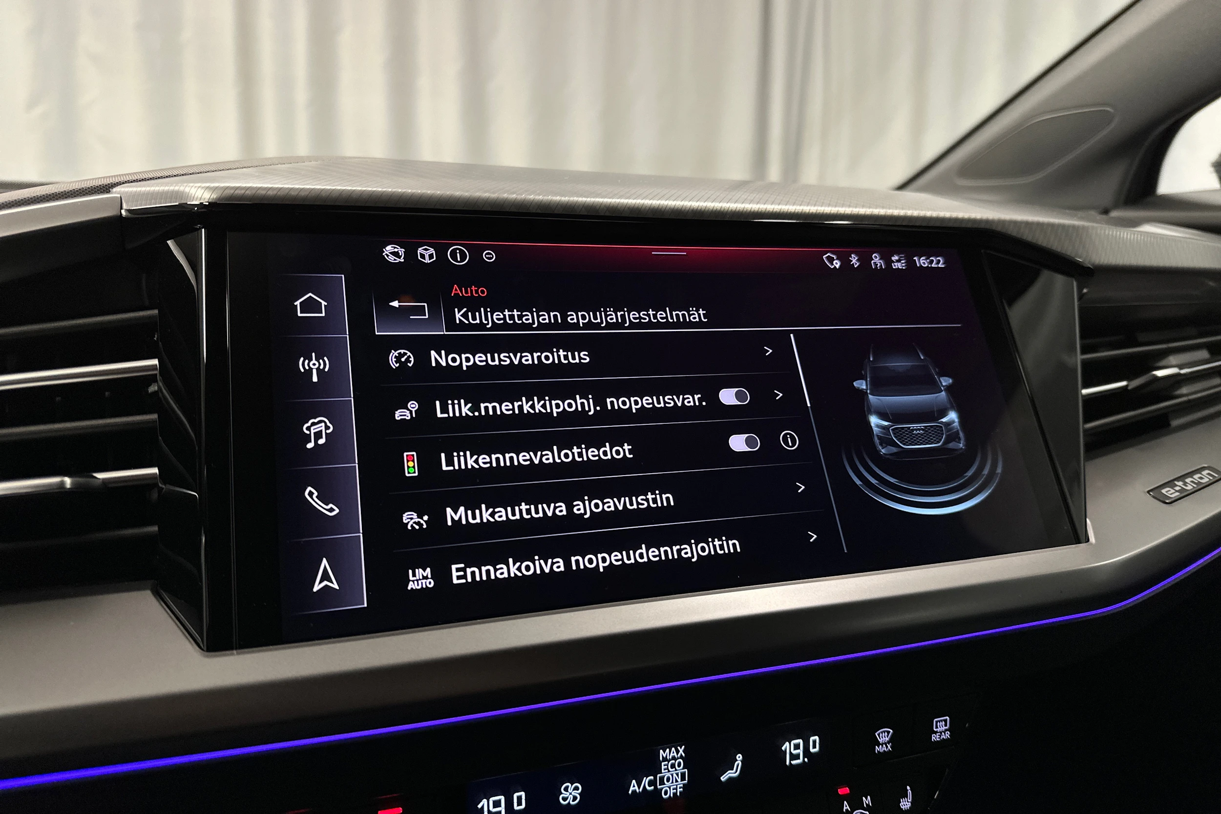 harmaa Audi Q4 e-tron 2026 kuva 20.