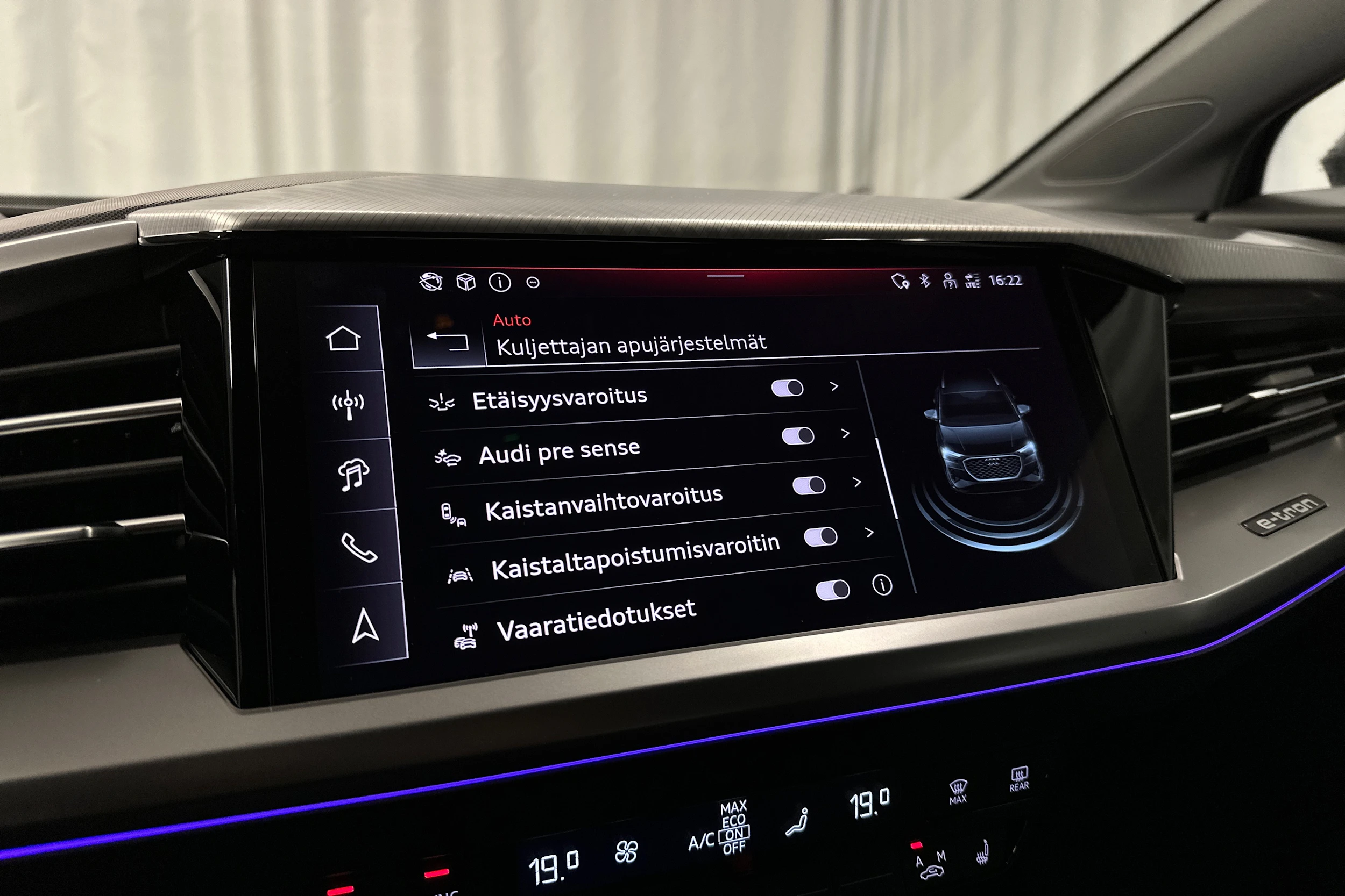 harmaa Audi Q4 e-tron 2026 kuva 21.